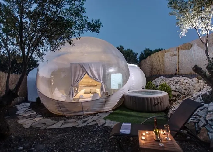 Οργανωμένο κάμπινγκ Bubble Tents *